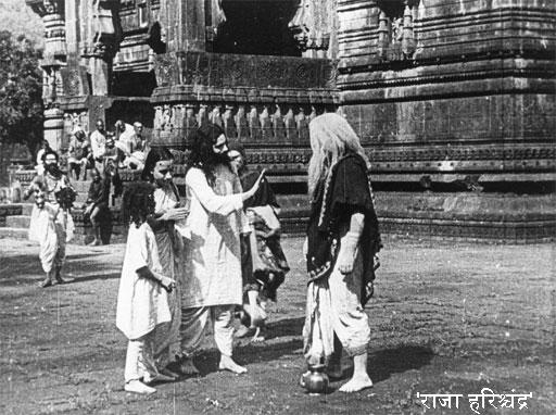 A_scene_from_film_Raja_Harishchandra_1913_1.jpg